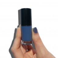 Sonnenschein-Nagellack Blau